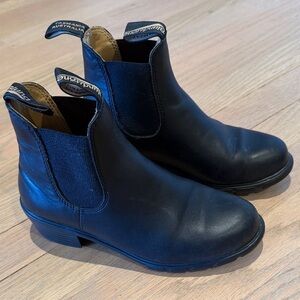 Blundstone Black Leather Chelsea Ankle Boots #1671